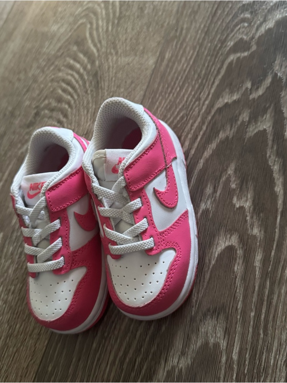 Nike Kids White and Pink Low-Top Sneakers